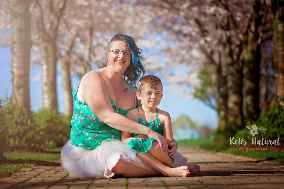 mãe, canadiana, filho, vestidos, menino, menina, Canadá, estereótipos, sexo, género, Crystal Kells