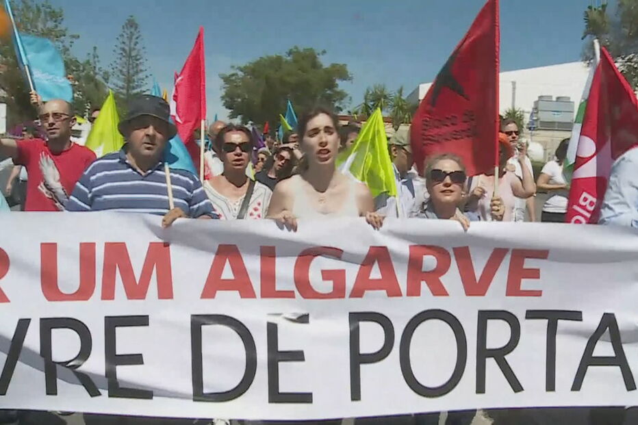 Bloco de Esquerda organizou marcha contra portagens na A22, no Algarve