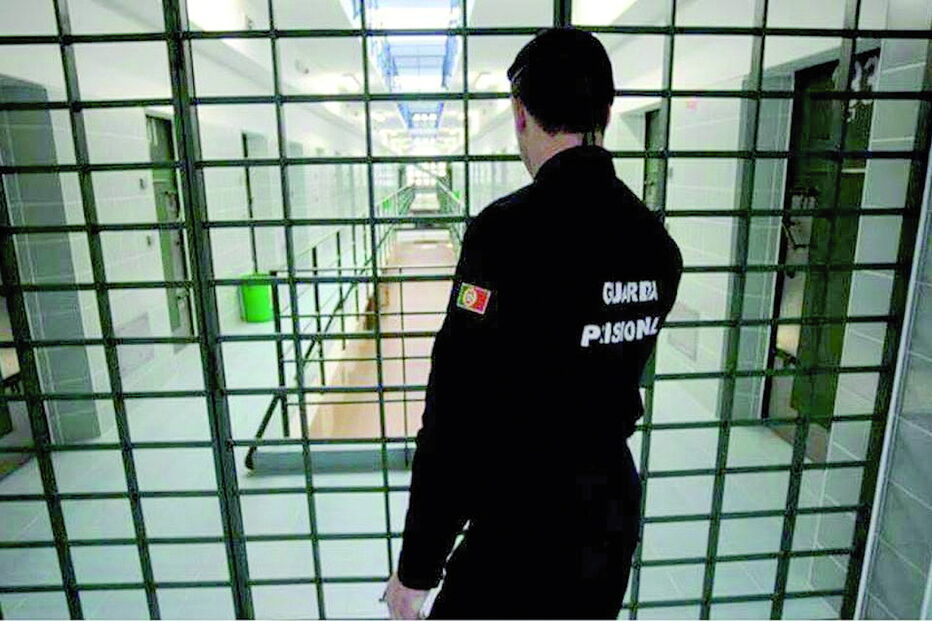 Serviços Prisionais apreenderam 2041 aparelhos em 2016