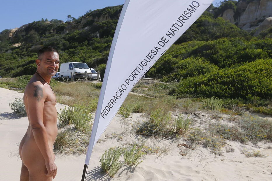 Grupo esteve na praia da Adiça   