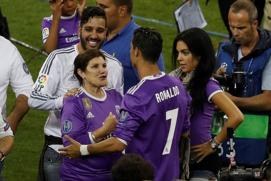 Ronaldo festejou com amigos e familiares a conquista da 12ª Liga dos Campeões do Real Madrid, em Cardiff. Georgina e o Clã Aveiro juntaram-se à festa