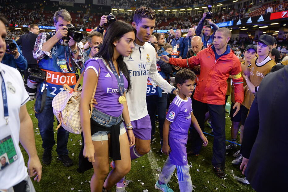 Ronaldo festejou com amigos e familiares a conquista da 12ª Liga dos Campeões do Real Madrid, em Cardiff. Georgina e o Clã Aveiro juntaram-se à festa