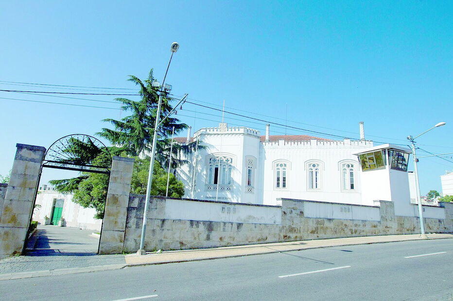 Recluso podia sair durante o dia e só ia dormir à prisão de Coimbra, aproveitando para levar droga escondida no ânus   