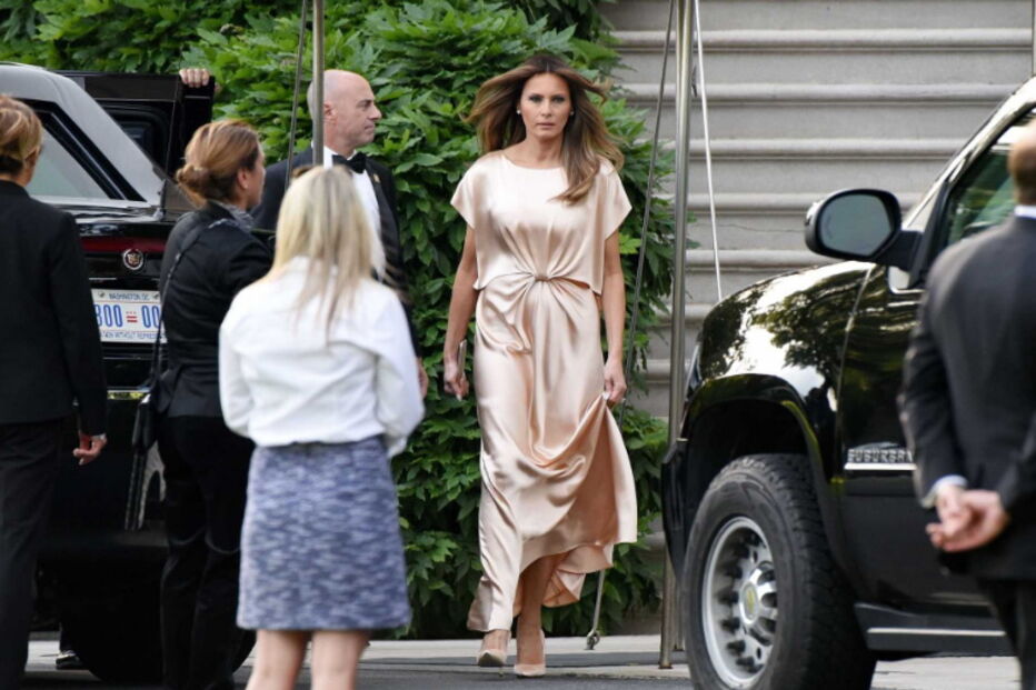 Melania Trump deslumbra em gala