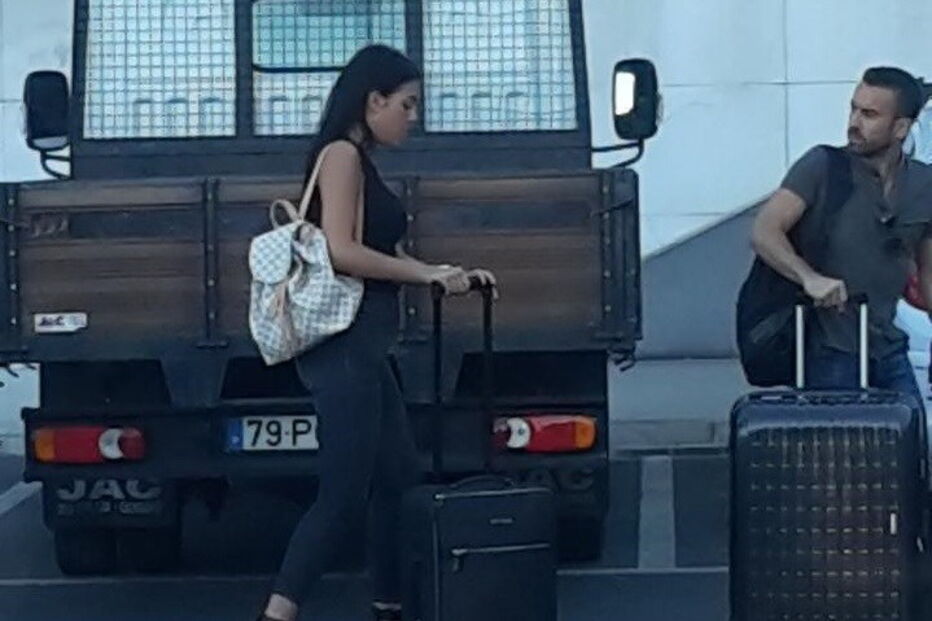 Georgina, Geo, CR7, gravidez, relação, amor, filho, grávida, jogador, real madrid, portugal, aeroporto, Cristiano Ronaldo