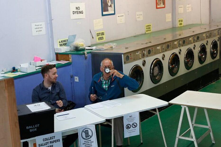 2017-06-08_10_58.36 a launderette and nail bar in Headington outside Oxford getty.jpg