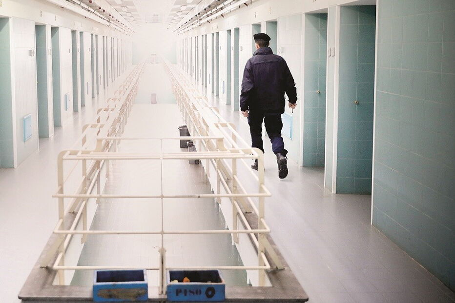 telemóveis, caçados, presos, cadeia, prisão