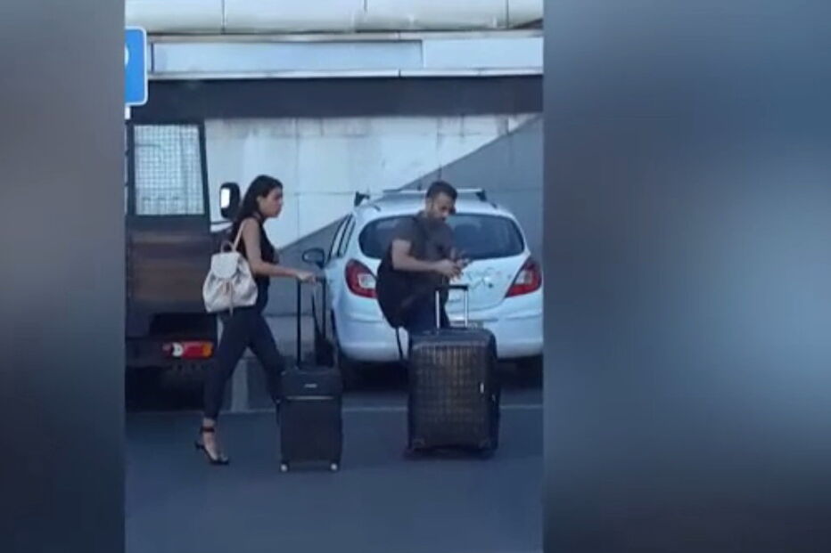 CM surpreendeu Georgina na chegada ao aeroporto. Formas da modelo confirmam gestação. 