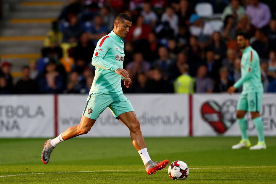 Cristiano Ronaldo aquece na Letónia