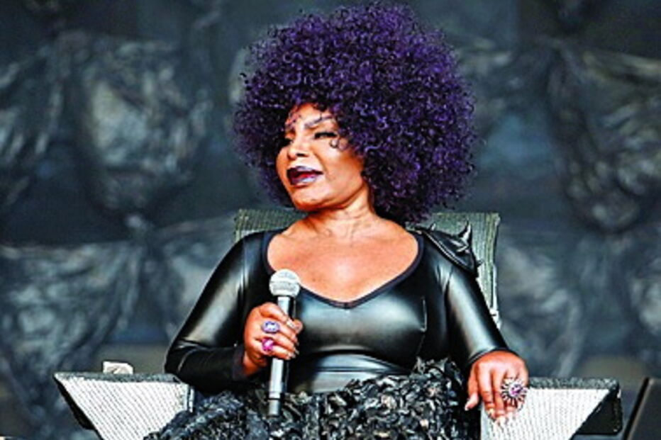 A brasileira Elza Soares durante a atuação no Primavera Sound 