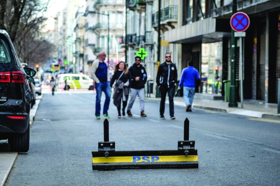 ‘Ouriços metálicos’ e barreiras de betão são medidas para prevenir atentados com veículos  