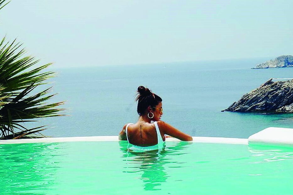 Carolina Loureiro descansa em Mykonos 