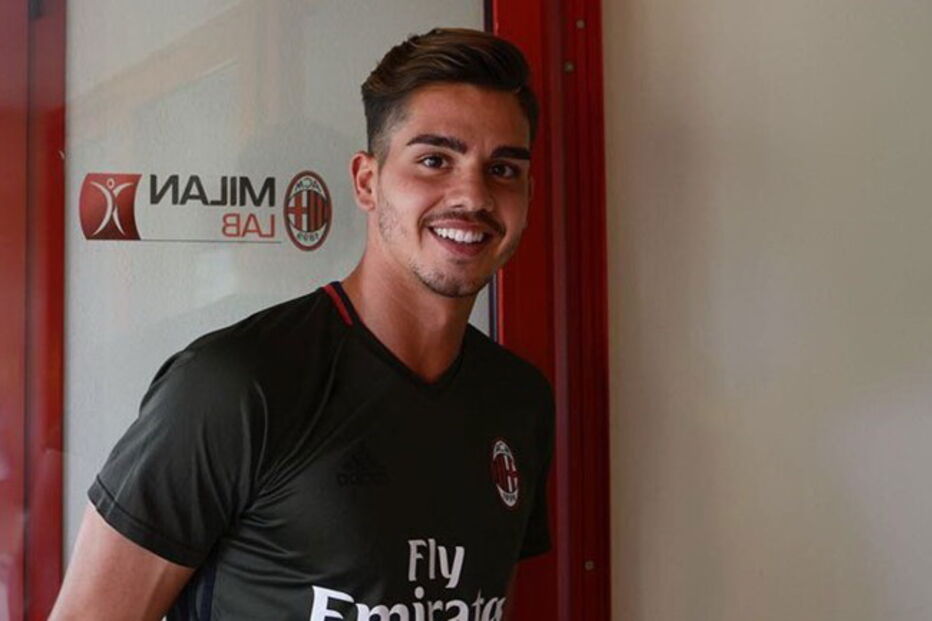 André Silva já veste a camisola do AC Milan