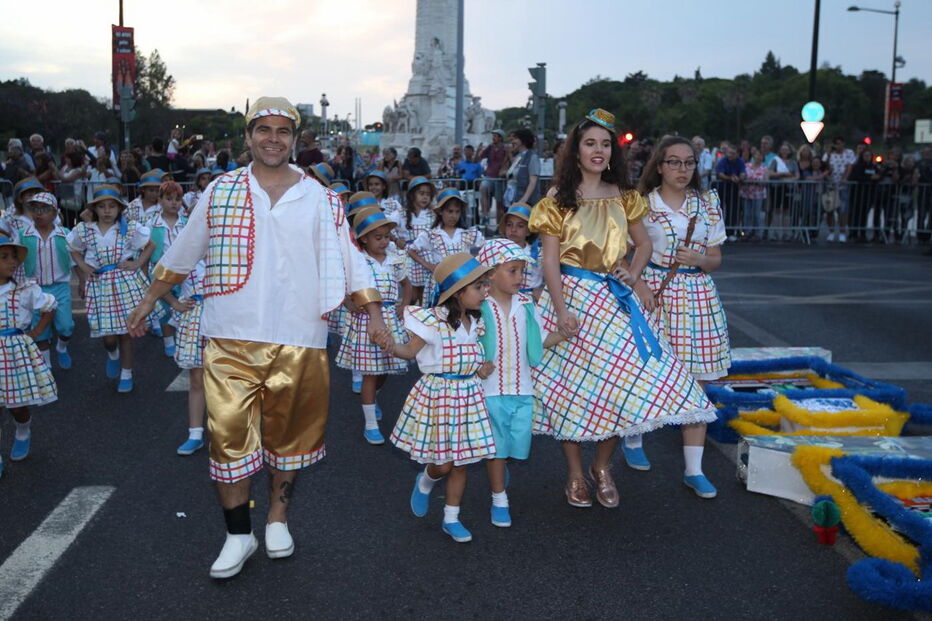 Crianças da Voz do Operário abriram o desfile