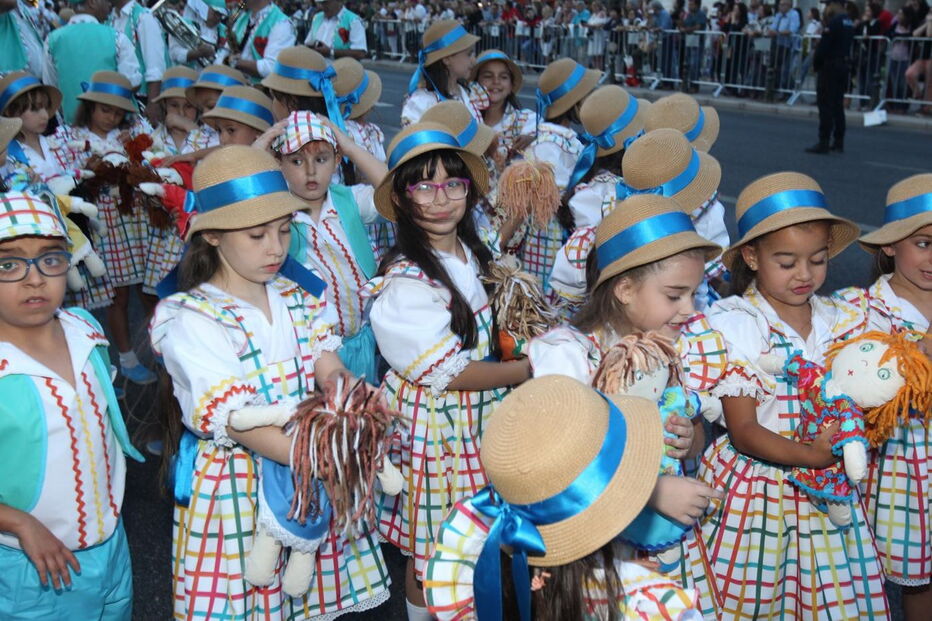 Crianças da Voz do Operário abriram o desfile