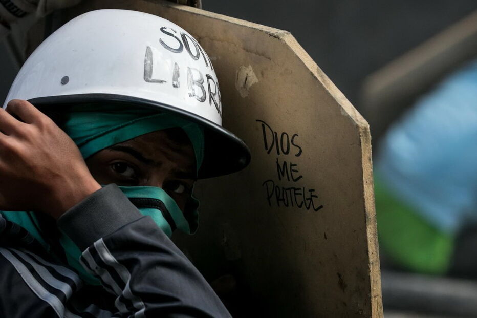 Grupo de encapuzados deitou fogo a gabinete do Supremo Tribunal da Venezuela