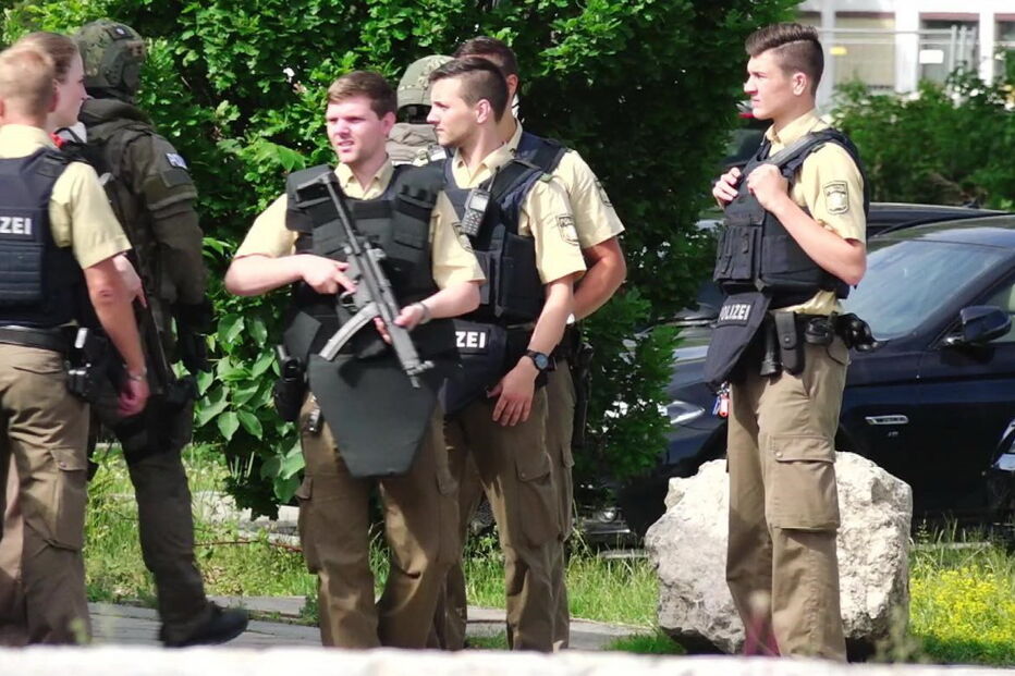 Polícia montou grande operação junto à estação de metro onde aconteceu o tiroteio