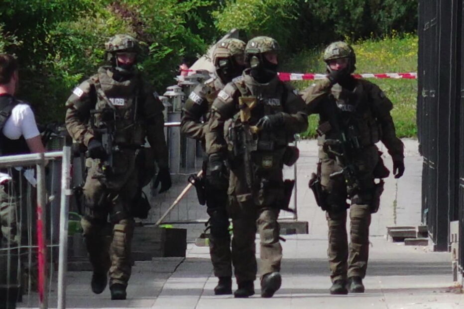 Polícia montou grande operação junto à estação de metro onde aconteceu o tiroteio