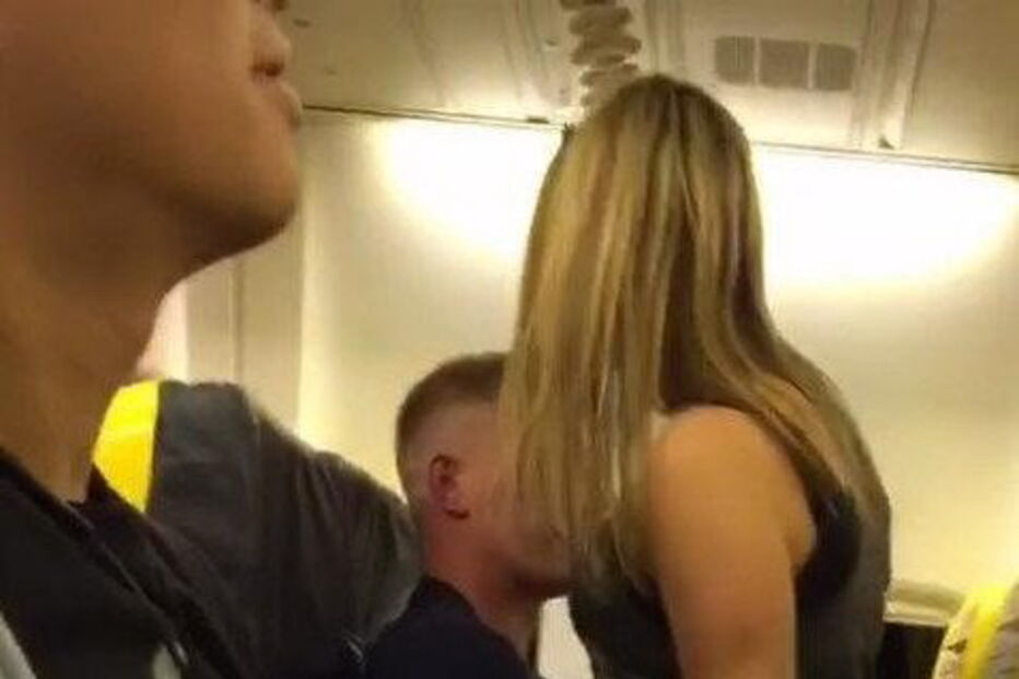 Shaun Edmonson foi filmado a fazer sexo num voo da Ryainair. O homem está noivo de Jenna, que está grávida