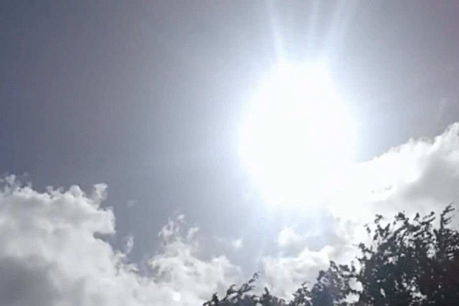 Vídeo captado no momento do alegado milagre mostra sol rodeado de luz forte e azulada a surgir por entre as nuvens