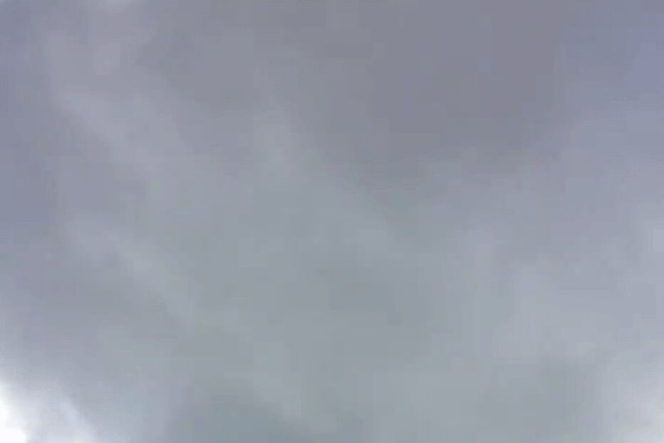 Vídeo captado no momento do alegado milagre mostra sol rodeado de luz forte e azulada a surgir por entre as nuvens