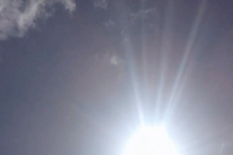 Vídeo captado no momento do alegado milagre mostra sol rodeado de luz forte e azulada a surgir por entre as nuvens
