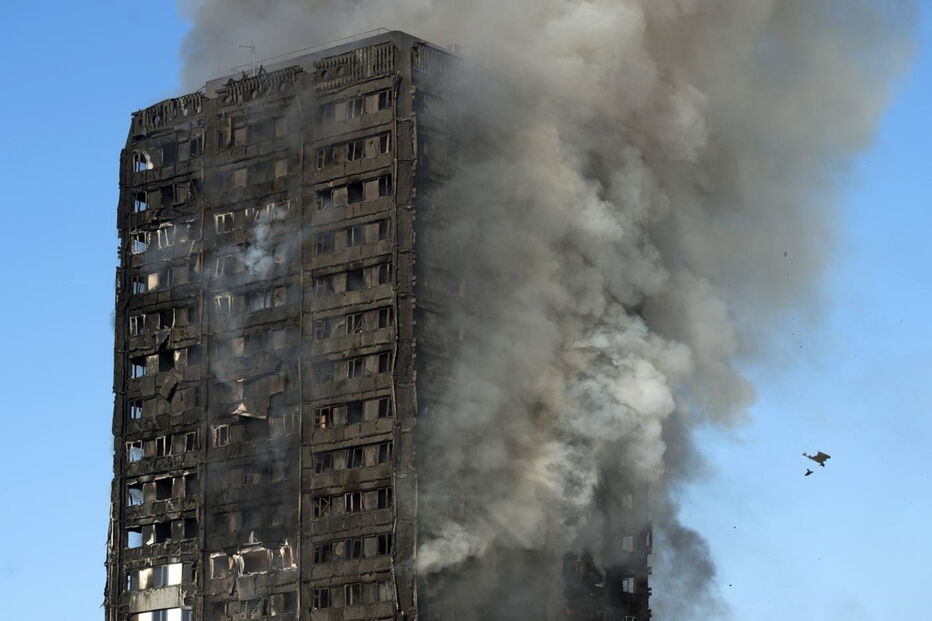 Torre residencial arde em Londres
