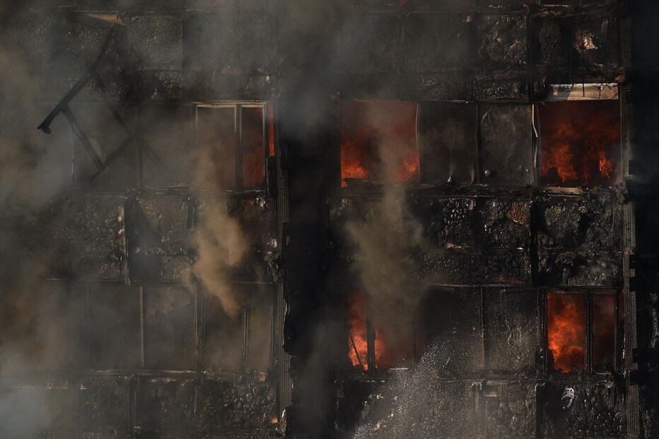 Edifício Grenfell, em Londres, ficou totalmente destruído