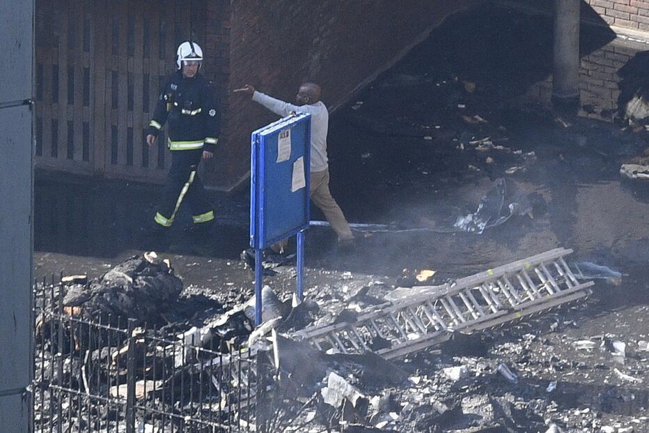 Edifício Grenfell, em Londres, ficou totalmente destruído