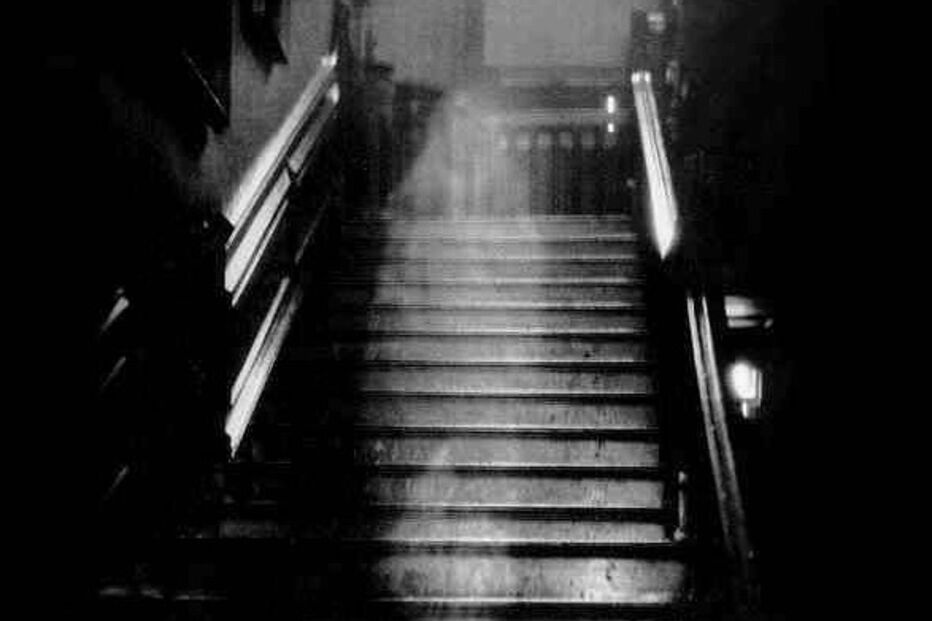 Reino Unido, questões sociais, milionário, ordenado, casa, assombrada, família