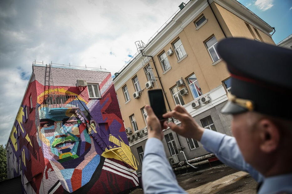 Mural de Dmitry Chalov homenageia Cristiano Ronaldo na cidade russa de Kazan