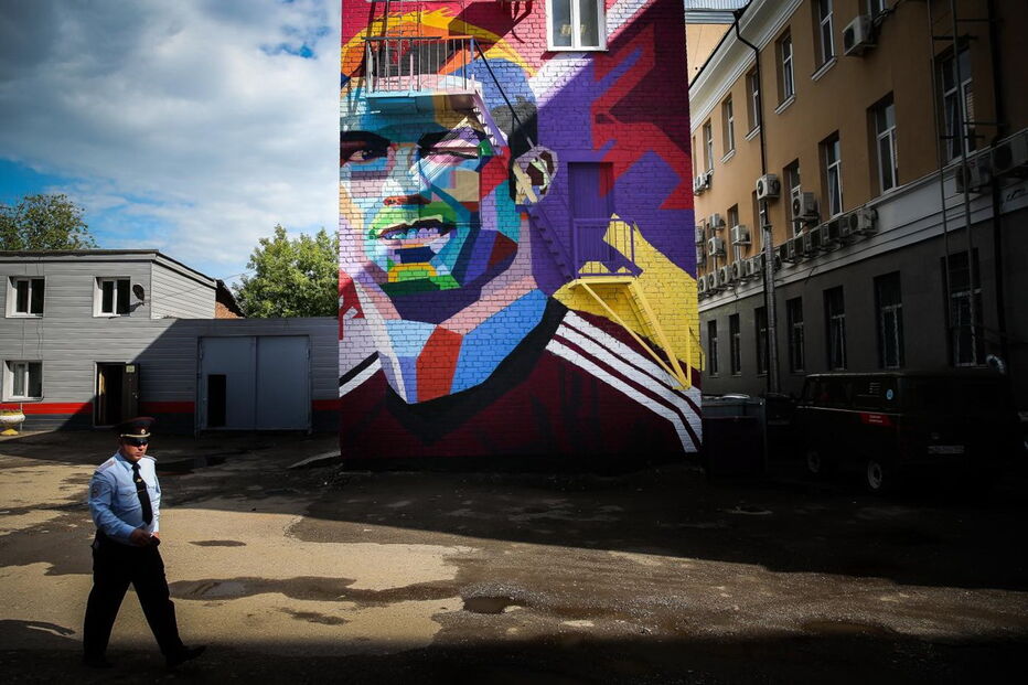 Mural de Dmitry Chalov homenageia Cristiano Ronaldo na cidade russa de Kazan