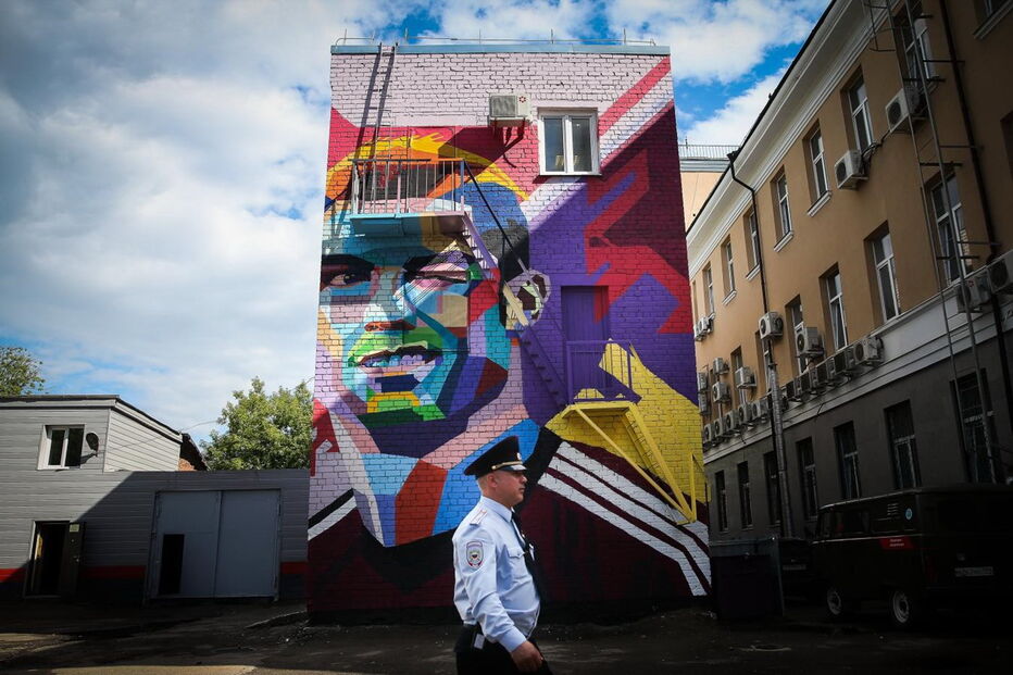 Mural de Dmitry Chalov homenageia Cristiano Ronaldo na cidade russa de Kazan