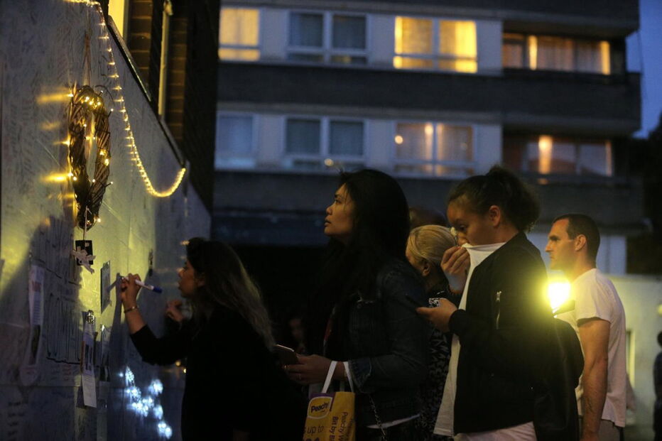 Em Londres multiplicam-se as homenagens e os pedidos de ajuda para localizar vítimas