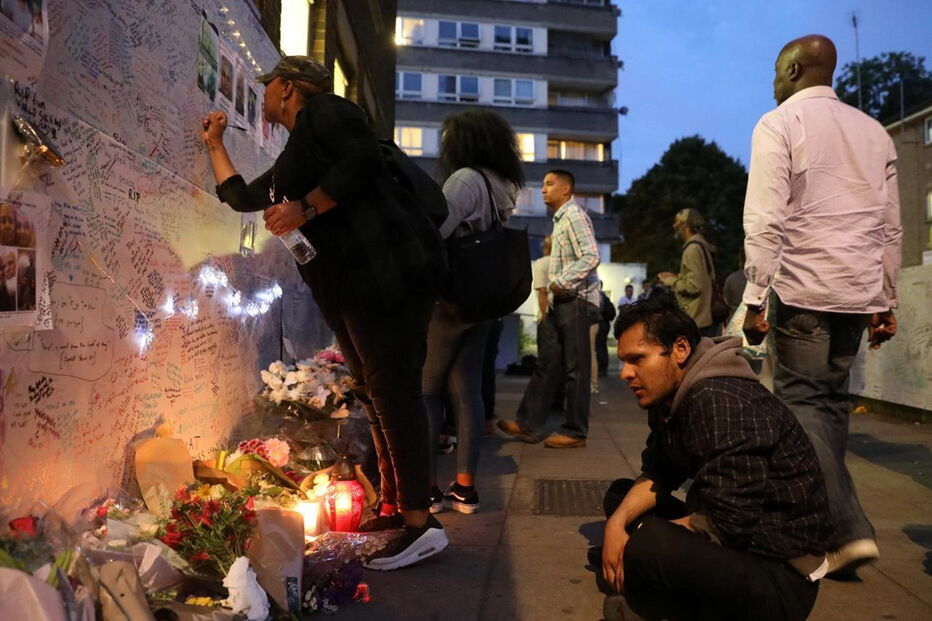 Em Londres multiplicam-se as homenagens e os pedidos de ajuda para localizar vítimas