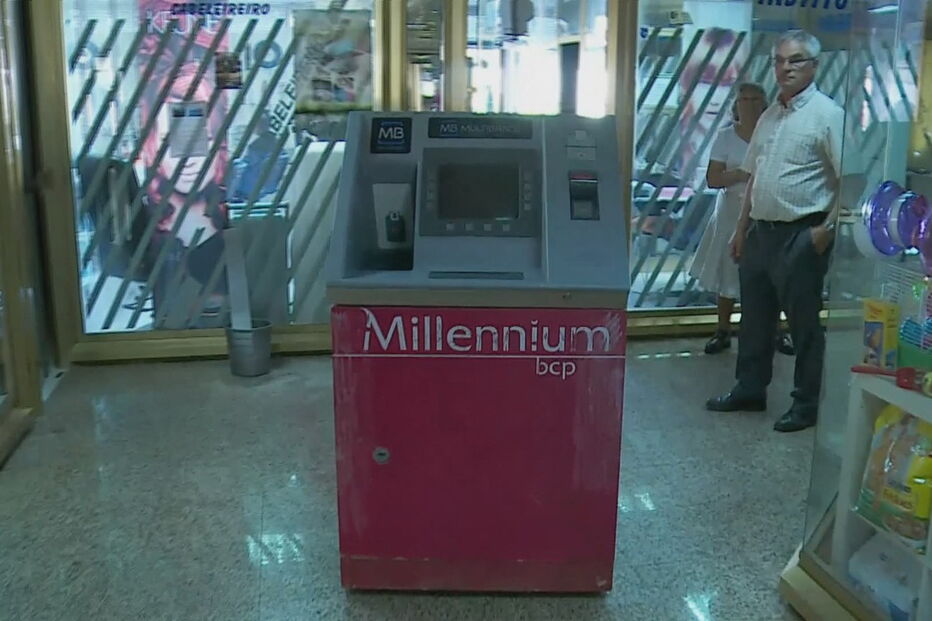 Ladrões tentaram levar caixa multibanco de centro comercial em Cascais