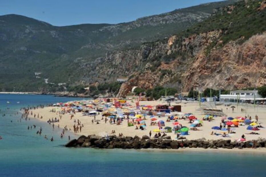 A praia da Figueirinha é uma das mais procuradas da Arrábida