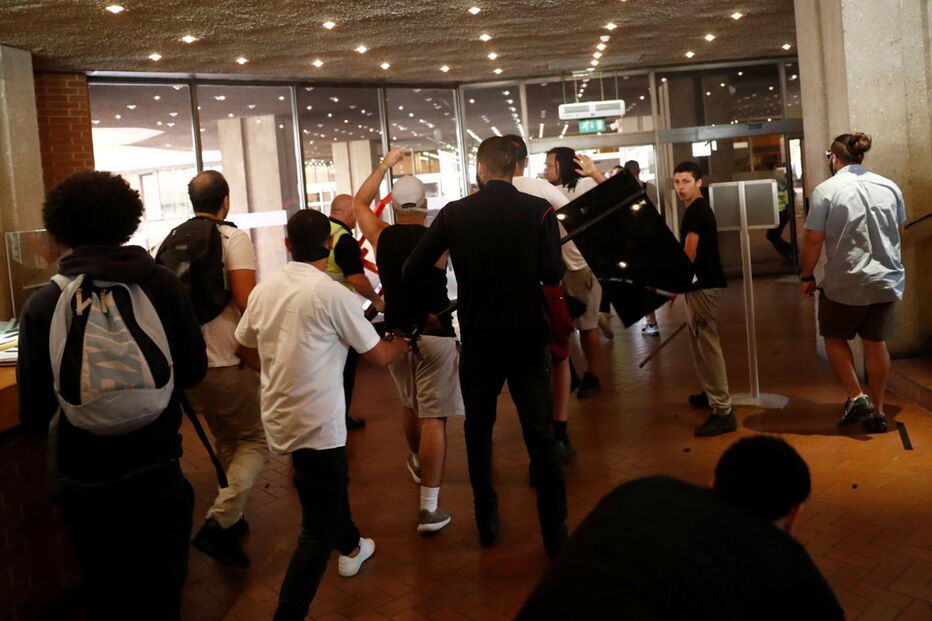 Manifestantes exigem verdade sobre todas as vítimas do incêndio na torre Grenfell