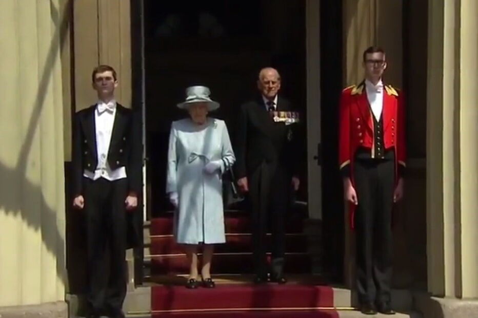 2017-06-17_12_57.35 rainha londres silêncio.jpg