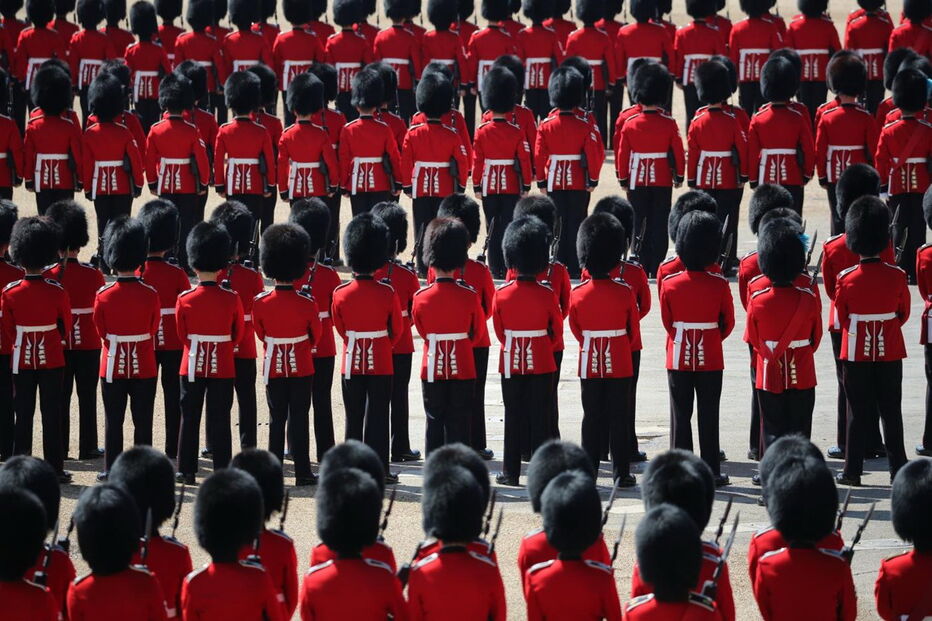 Parada em Londres celebrou os 91 anos da rainha Isabel II