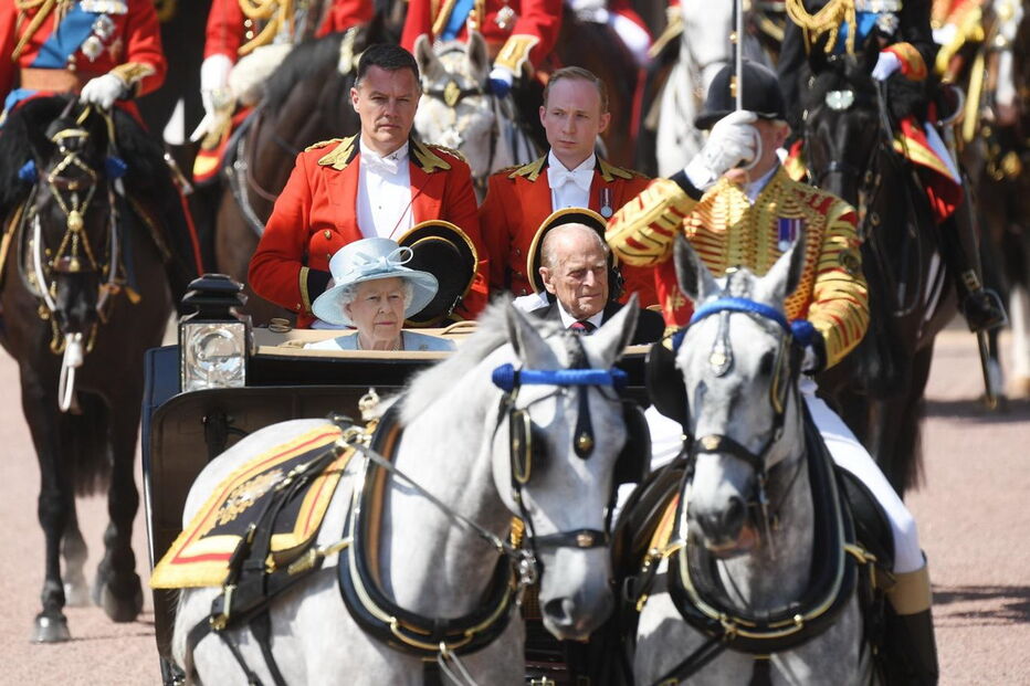 Parada em Londres celebrou os 91 anos da rainha Isabel II