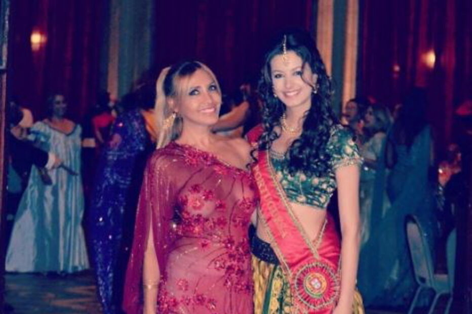 Cláudia Jacques deu que falar num vestido vermelho transparente