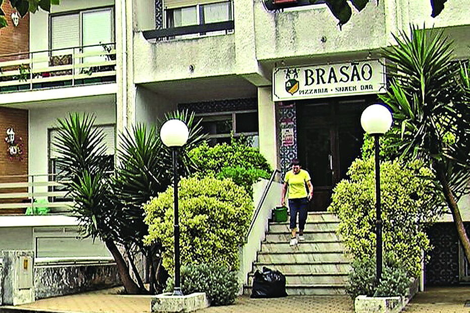 Praia da Barra, Aveiro, namorada, espanca, assalto, gerente, pizzaria