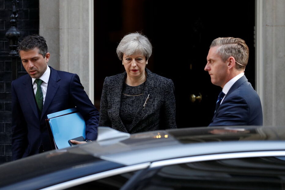 mortos, tragédia, incêndio, Londres, May, insultos, Reino Unido, mortos, feridos