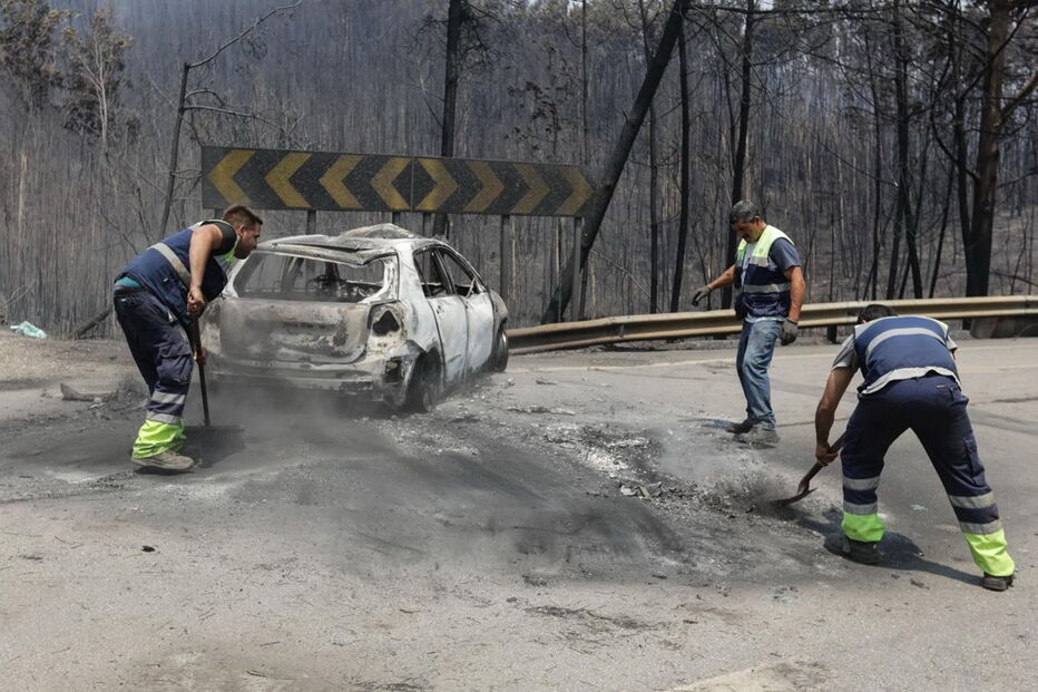 Muitos corpos foram encontrados dentro de carros. Vítimas tentavam fugir quando foram cercadas pelo fogo