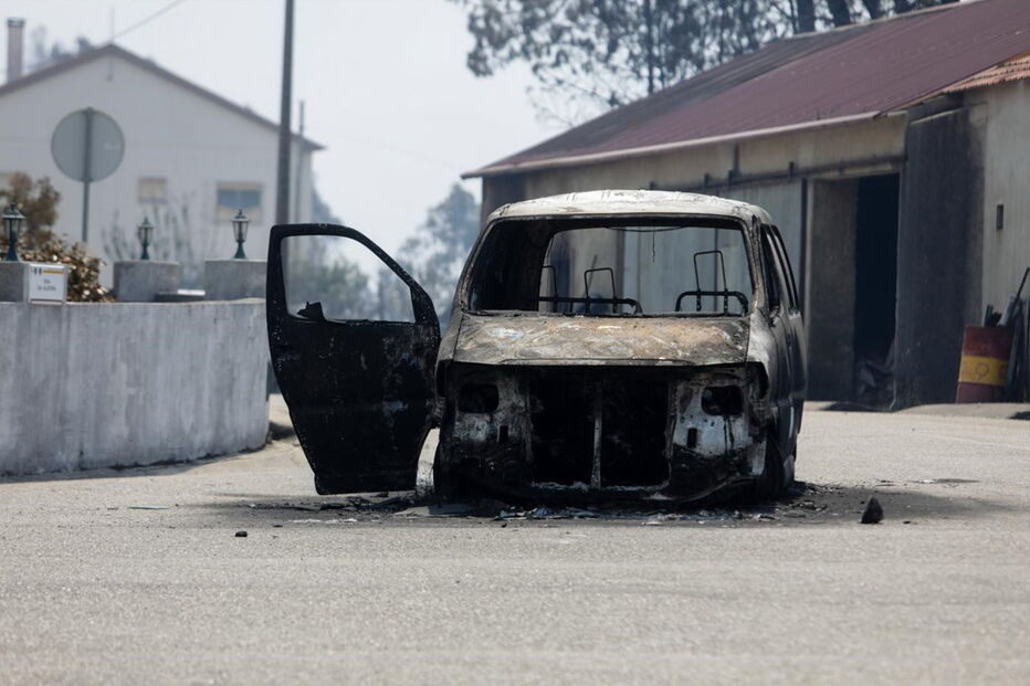 Muitos corpos foram encontrados dentro de carros. Vítimas tentavam fugir quando foram cercadas pelo fogo