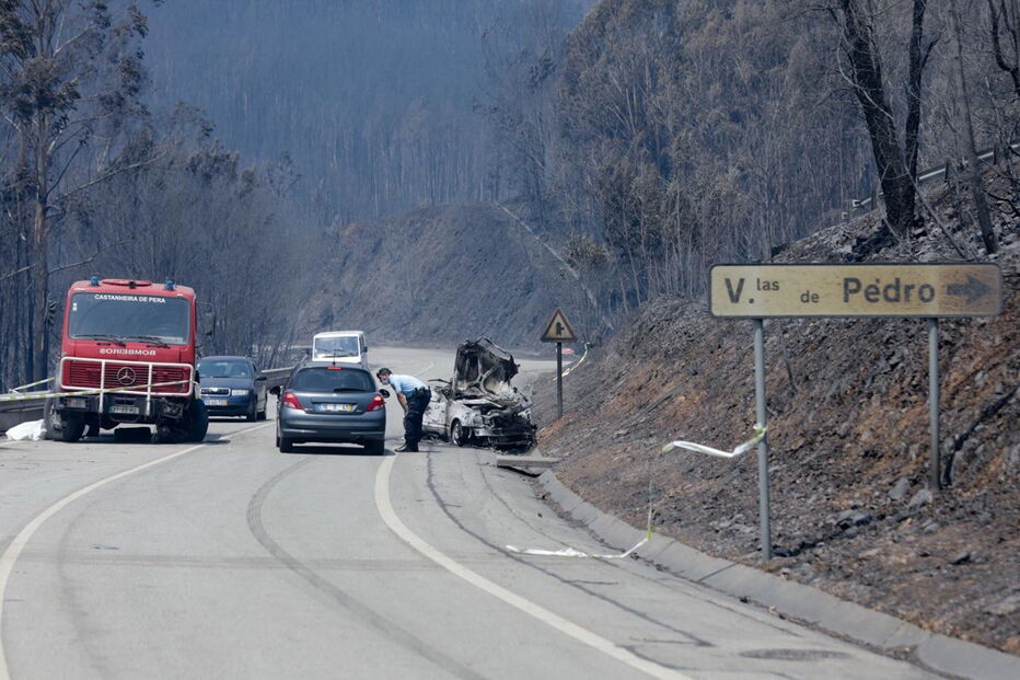 Muitos corpos foram encontrados dentro de carros. Vítimas tentavam fugir quando foram cercadas pelo fogo