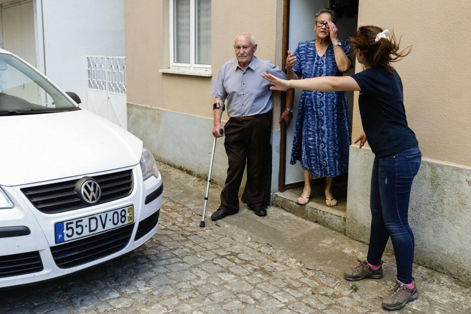 Bombeiros combatem incêndio em Góis. População recusa-se a abandonar as casas