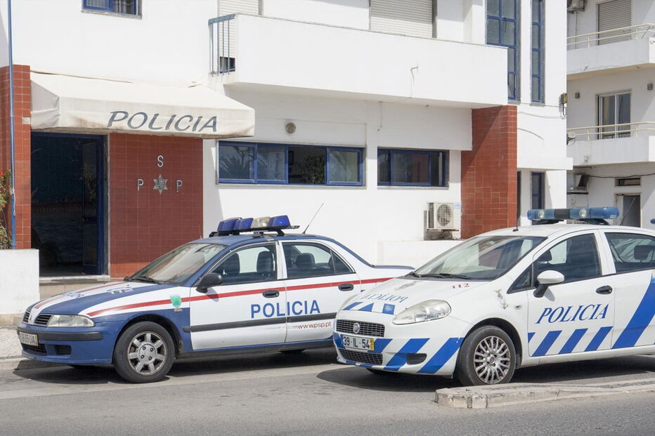 PSP, polícia, desarmado, violência doméstica, mulher, Olhão