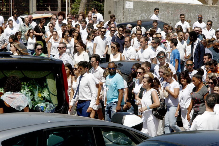 Família, amigos e populares despediram-se de Rodrigo em Camarate 